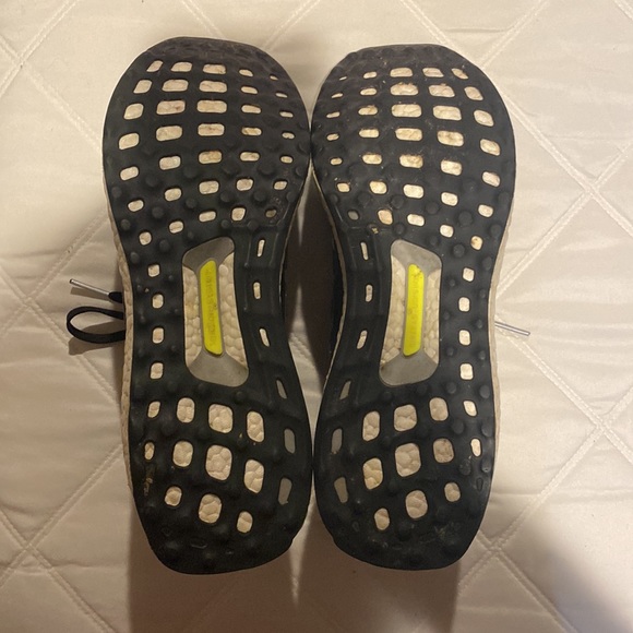 Adidas Ultra Boost shoe size 11 black and white - Picture 5 of 5